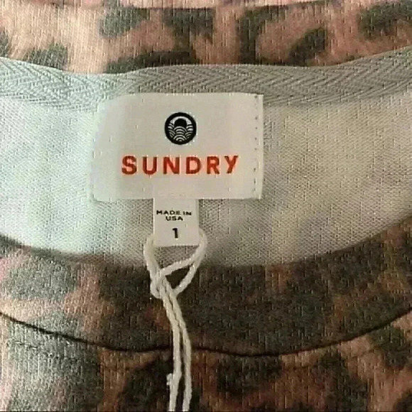 Sundry Leopard Print Drapey Sweater 1 (Small 4-6)  Cozy Lightweight Pullover NWT - Picture 4 of 7